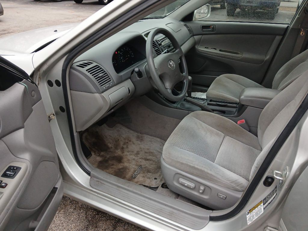 2004 Toyota Camry Image 8
