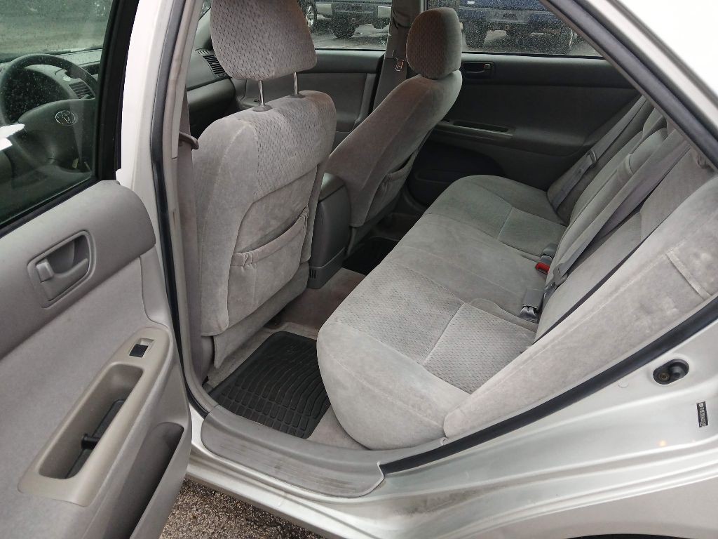 2004 Toyota Camry Image 10