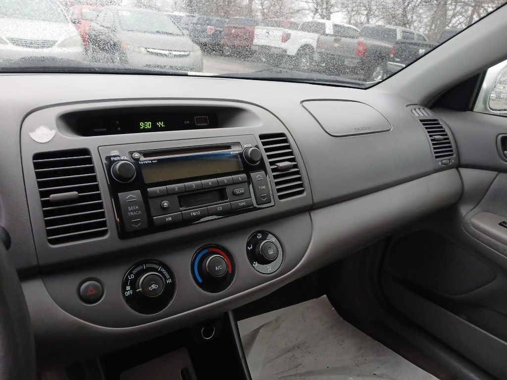 2004 Toyota Camry Image 12
