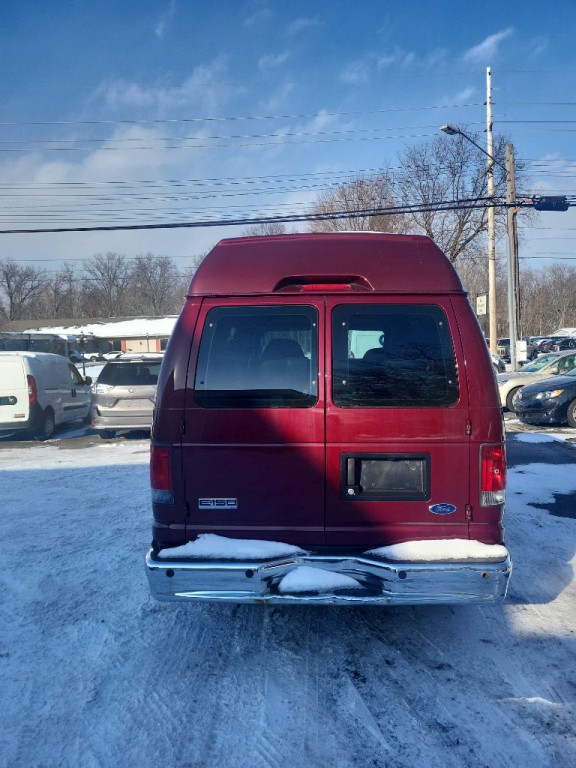 2008 Ford Econoline Image 2