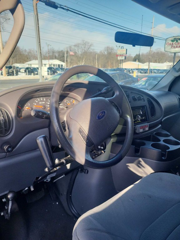 2008 Ford Econoline Image 3