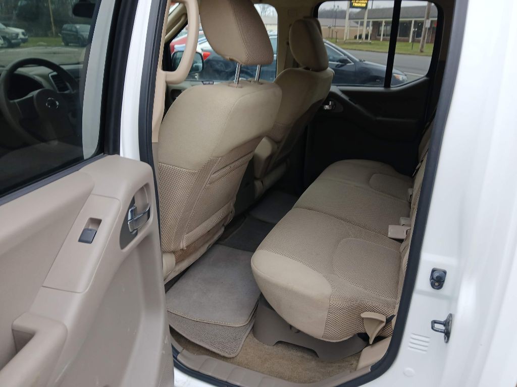2011 Nissan Frontier Image 10