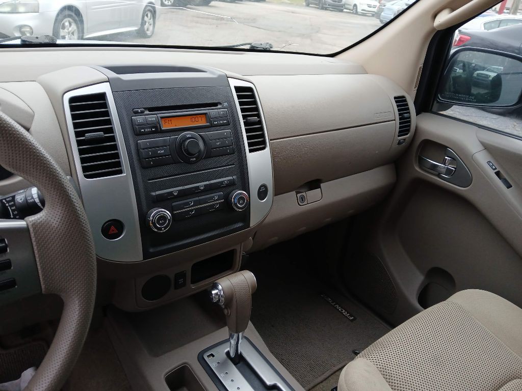 2011 Nissan Frontier Image 12