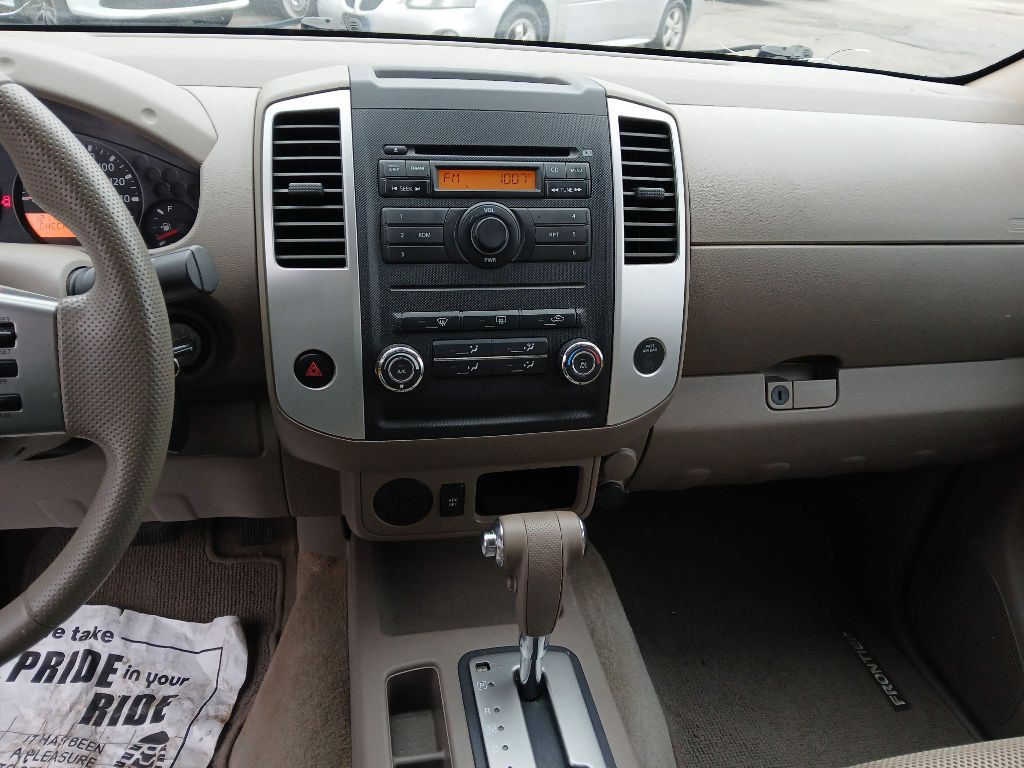 2011 Nissan Frontier Image 16