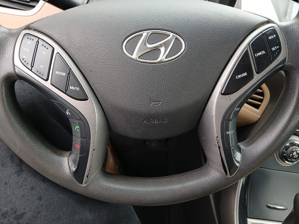 2013 Hyundai Elantra Image 8