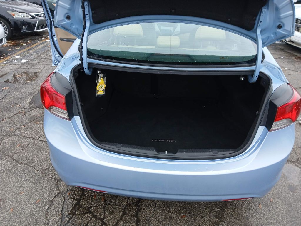 2013 Hyundai Elantra Image 12