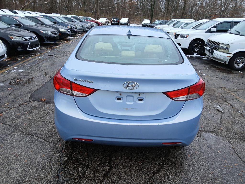 2013 Hyundai Elantra Image 2
