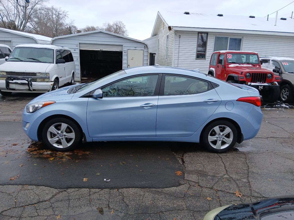 2013 Hyundai Elantra Image 3
