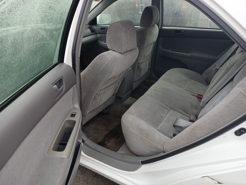 2004 Toyota Camry Image 11