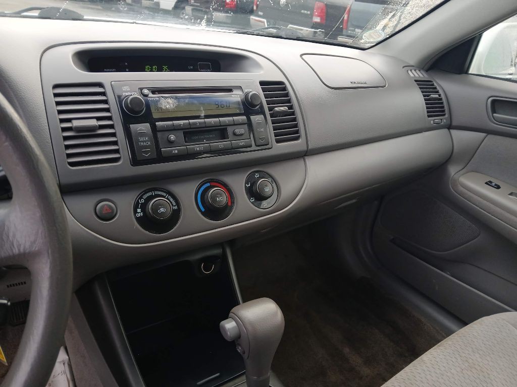 2004 Toyota Camry Image 12