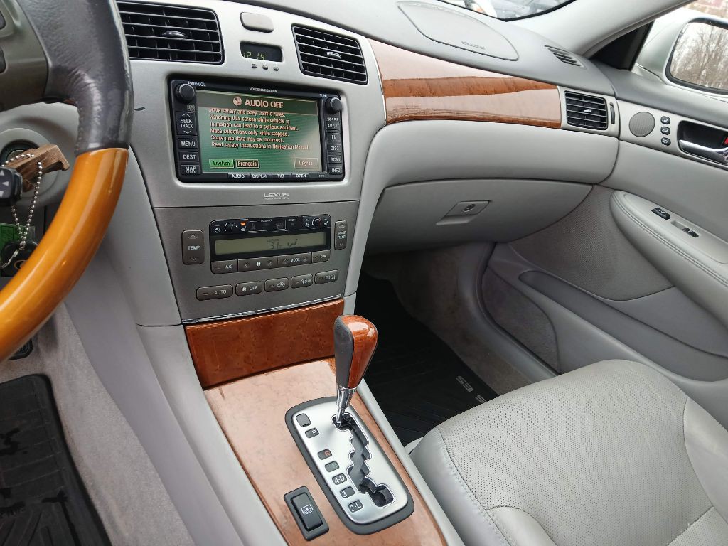 2005 Lexus ES Image 10