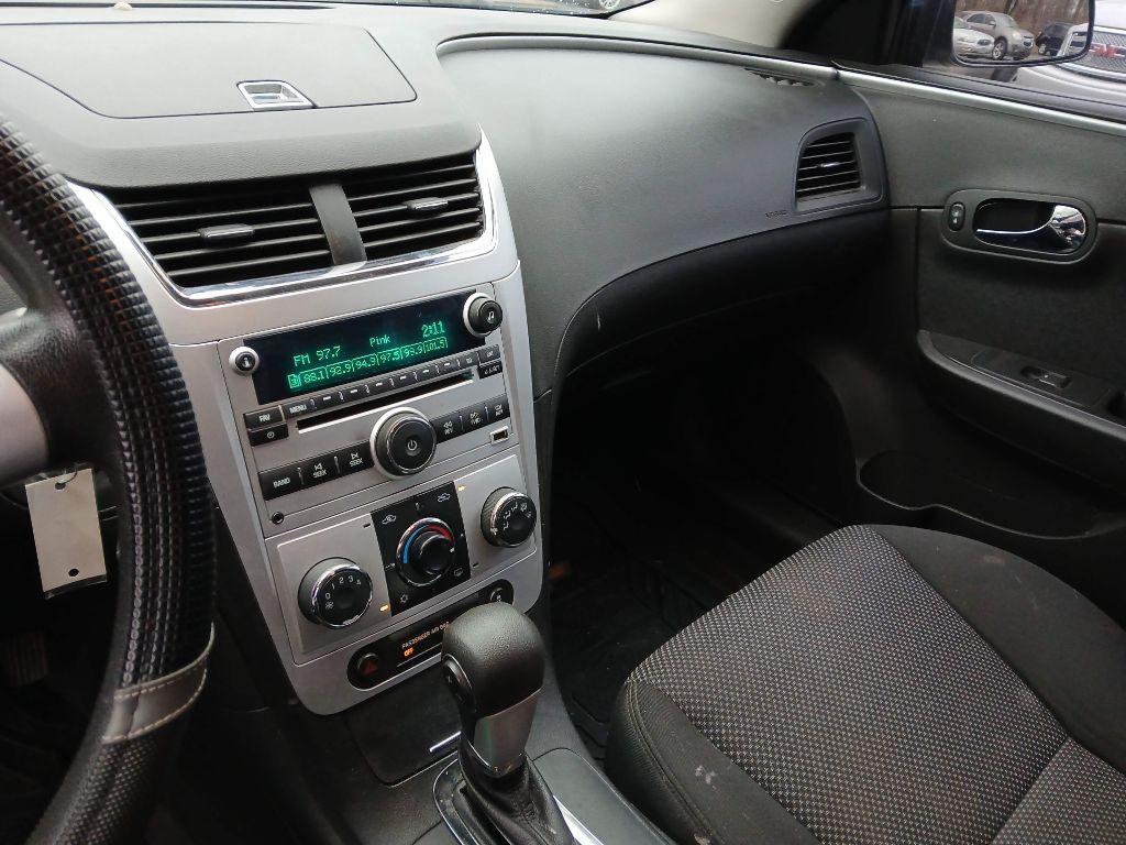 2012 Chevrolet Malibu Image 8