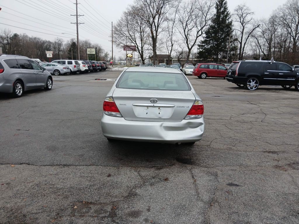 2005 Toyota Camry Image 2