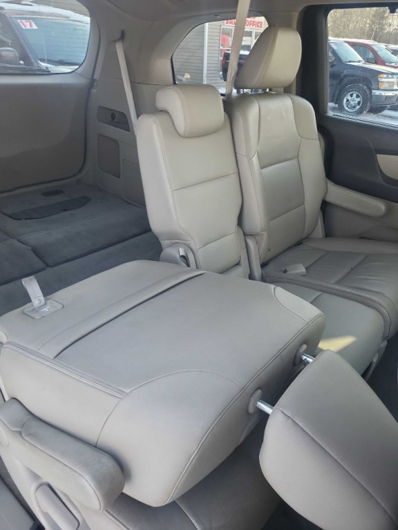 2012 Honda Odyssey Image 2