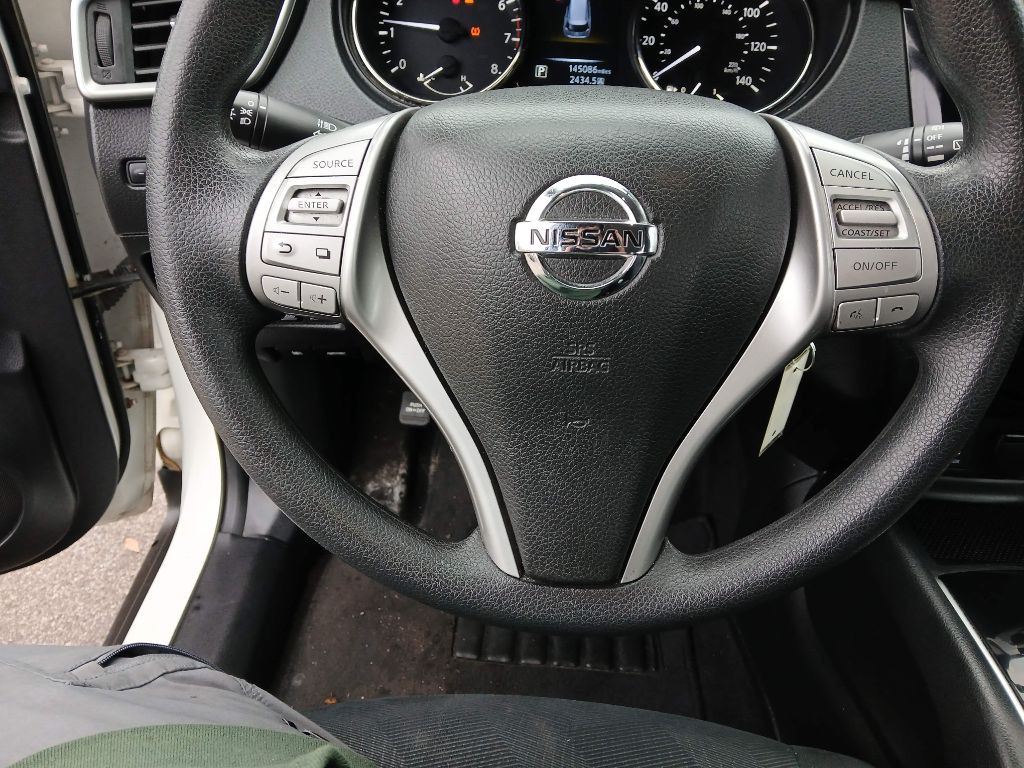 2016 Nissan Rogue Image 16