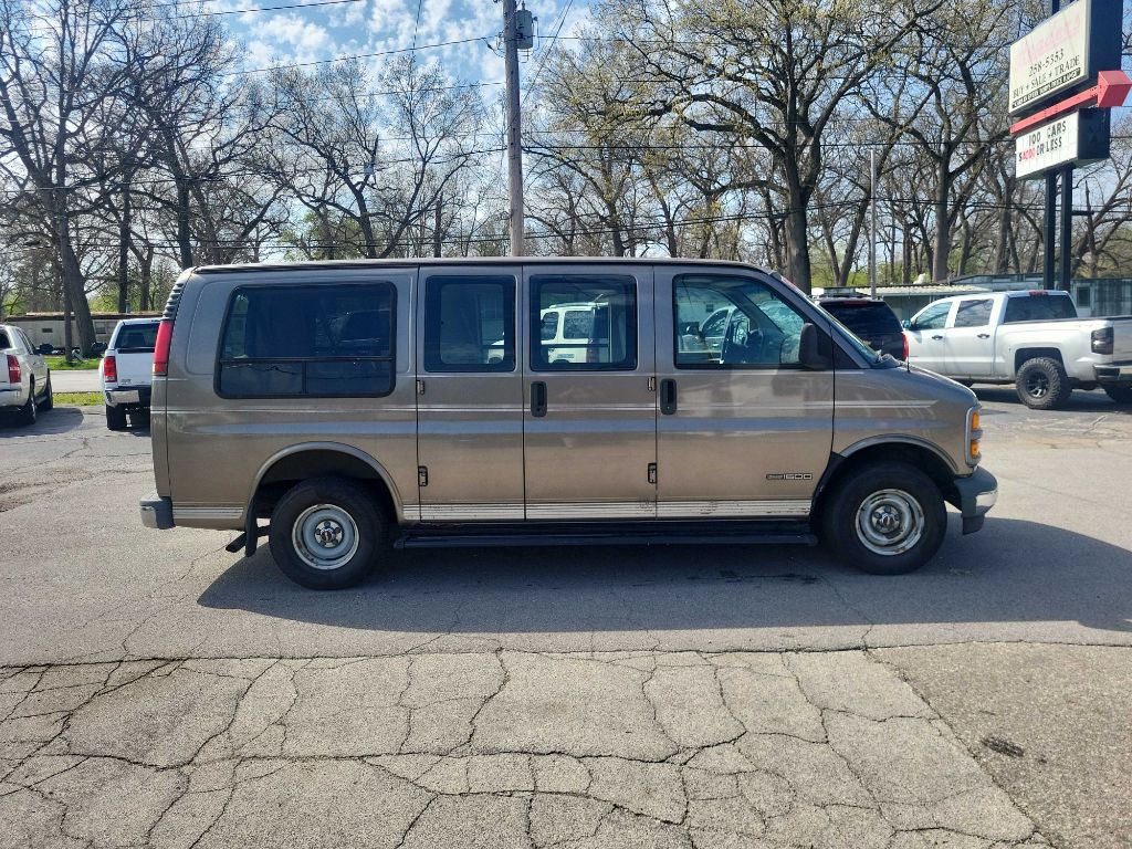 1999 GMC Savana Image 10