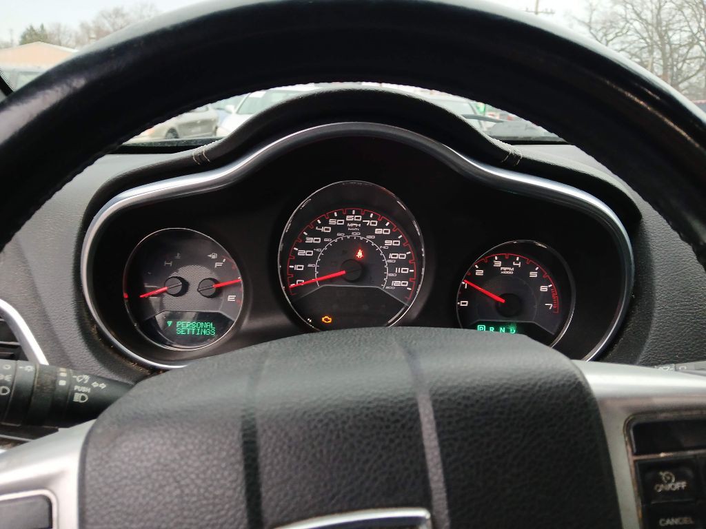 2011 Dodge Avenger Image 16