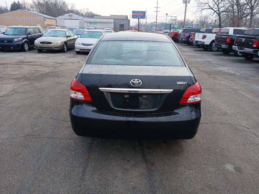 2012 Toyota Yaris Image 2