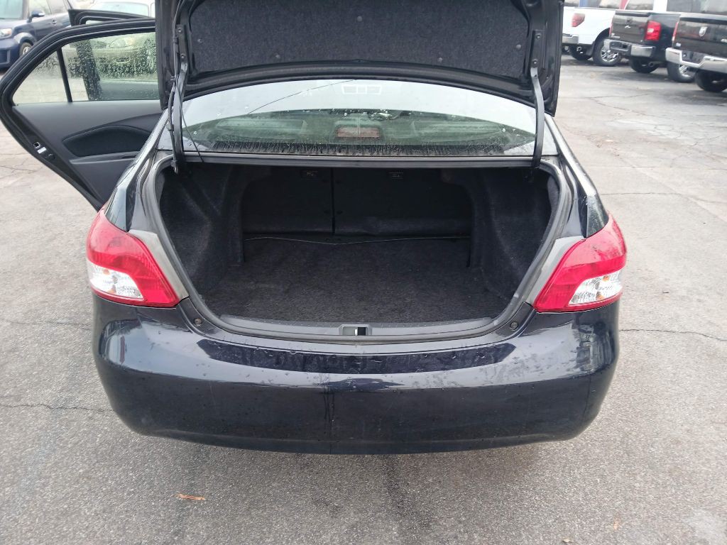 2012 Toyota Yaris Image 12