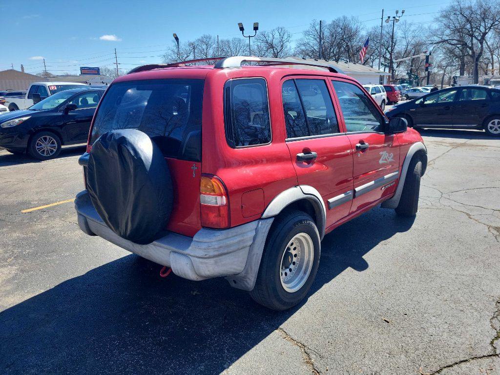 2002 Chevrolet Tracker Image 2