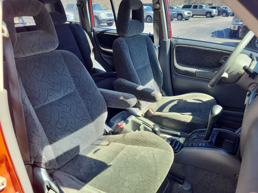 2002 Chevrolet Tracker Image 10