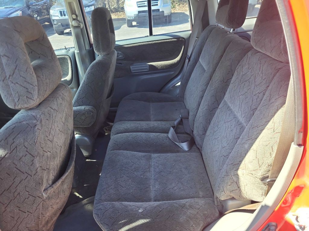 2002 Chevrolet Tracker Image 11