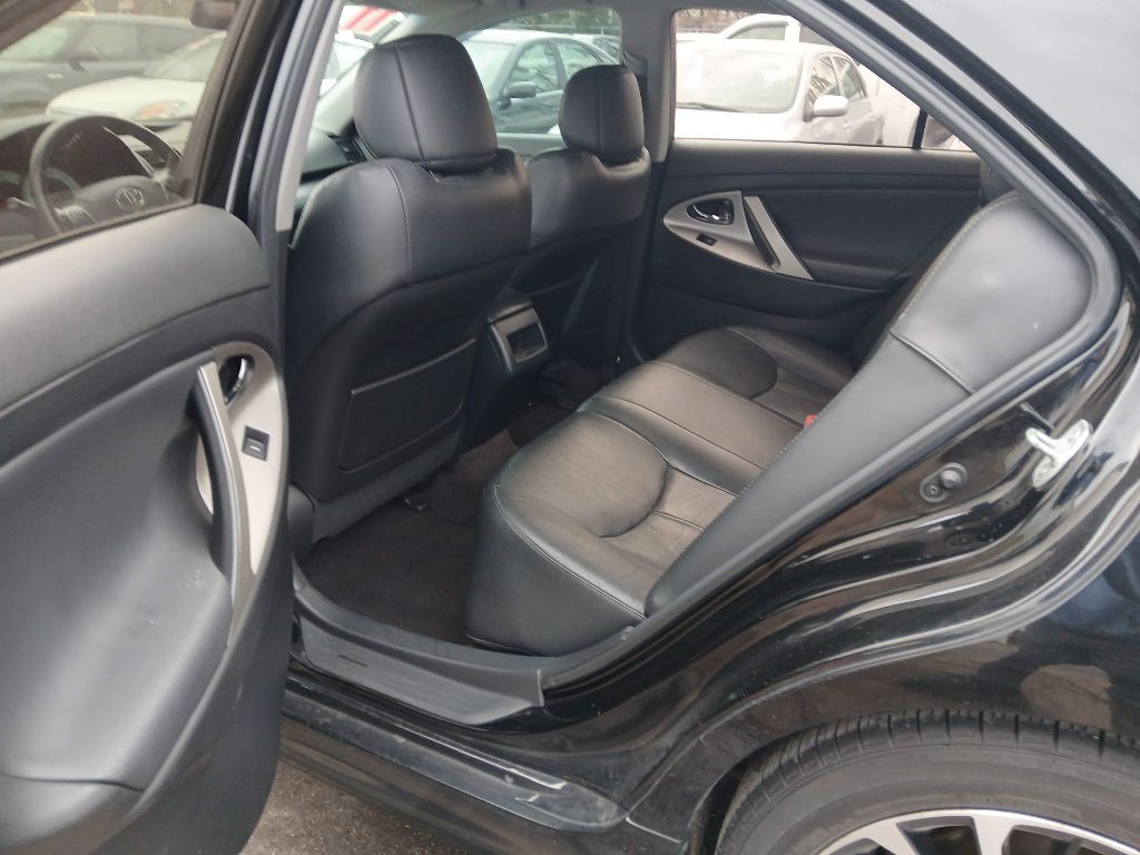 2011 Toyota Camry Image 11