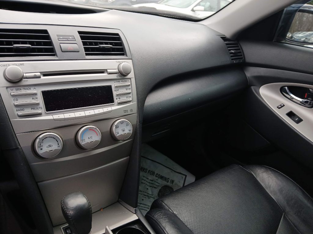 2011 Toyota Camry Image 12