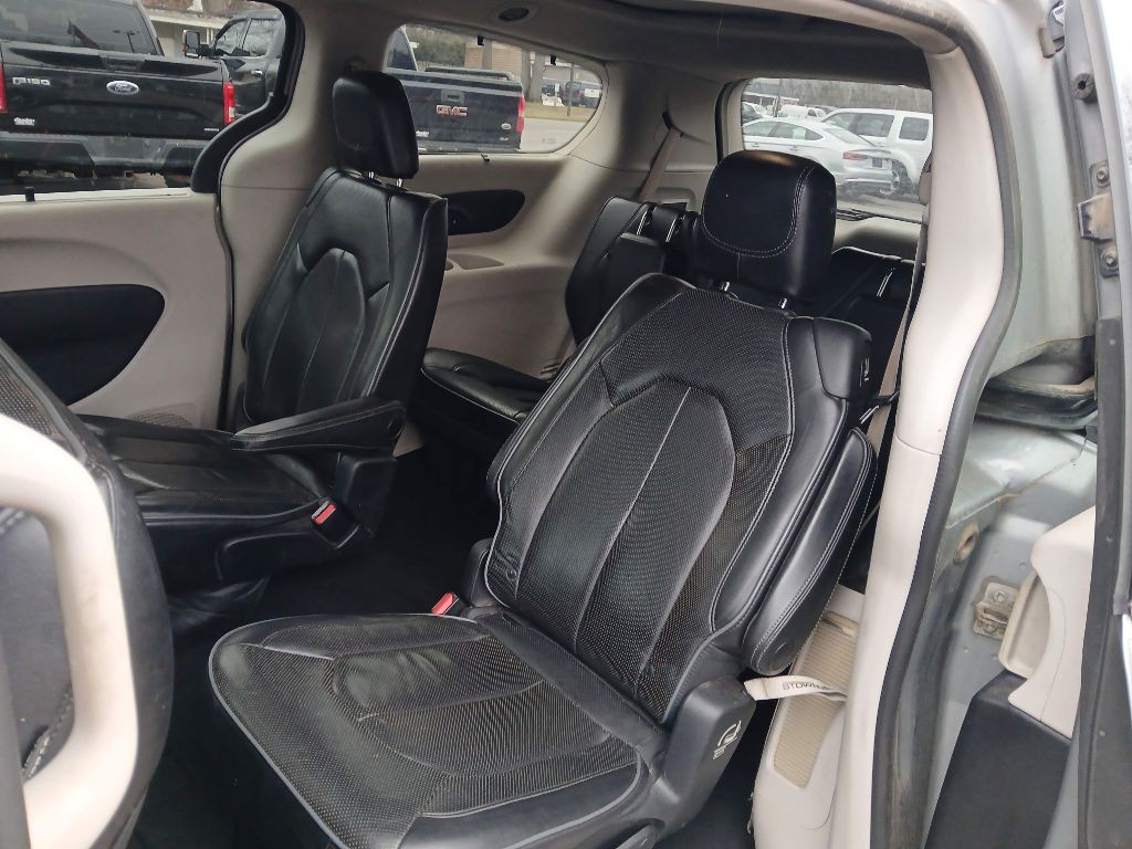 2018 Chrysler Pacifica Image 11