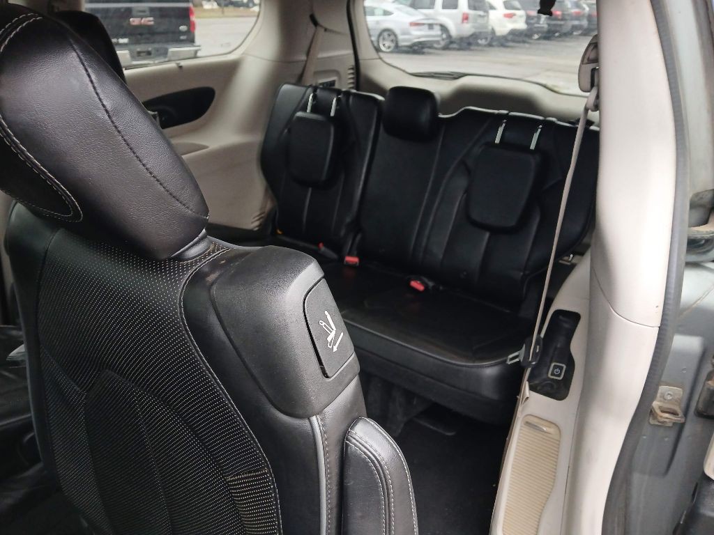 2018 Chrysler Pacifica Image 12