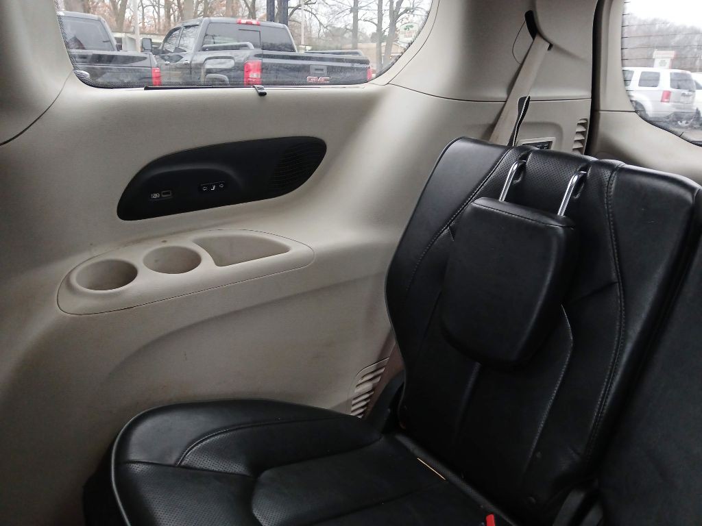 2018 Chrysler Pacifica Image 16