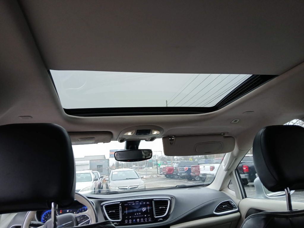 2018 Chrysler Pacifica Image 17