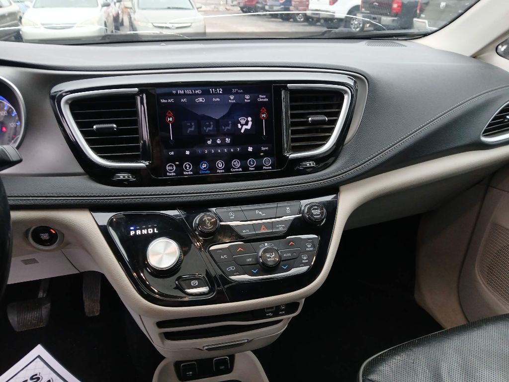 2018 Chrysler Pacifica Image 20