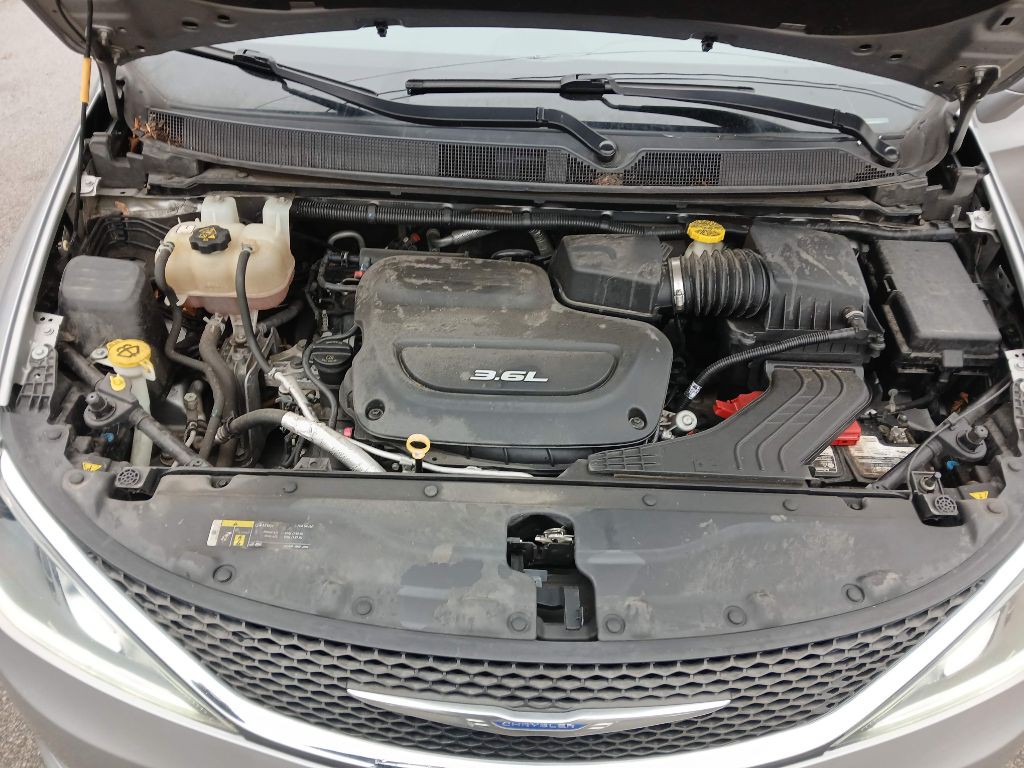 2018 Chrysler Pacifica Image 24