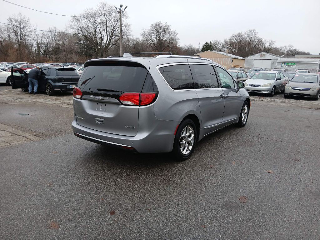 2018 Chrysler Pacifica Image 2