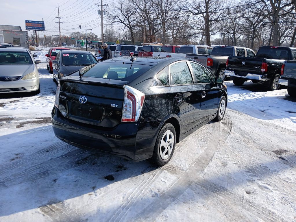 2013 Toyota Prius Image 4