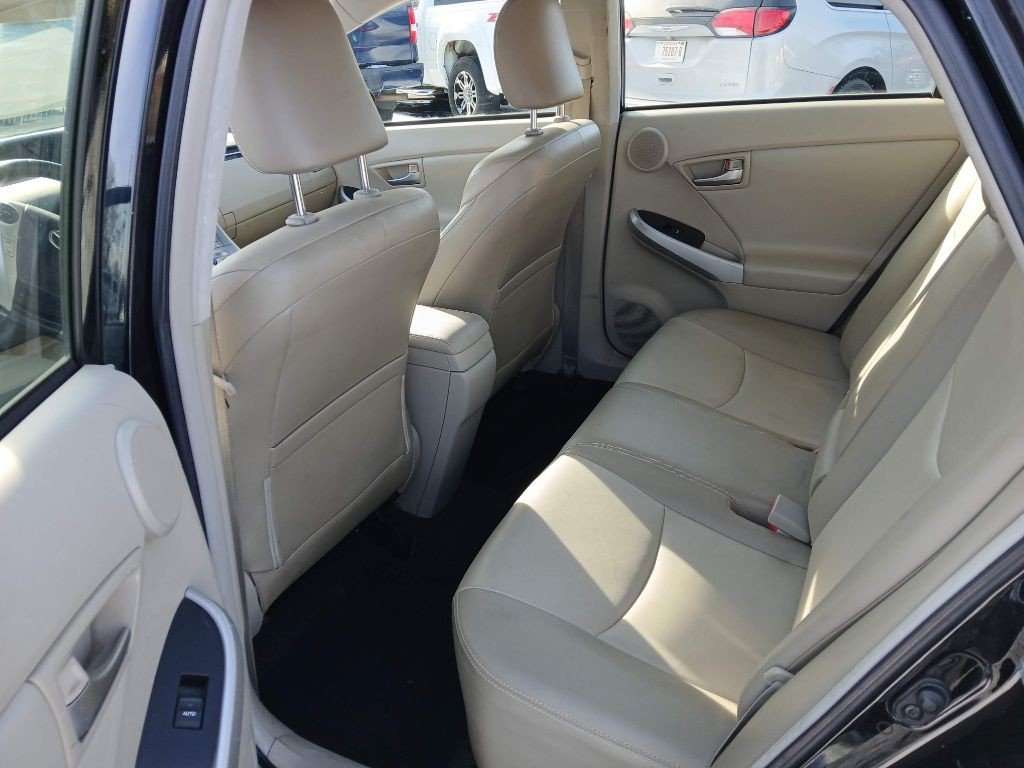 2013 Toyota Prius Image 11