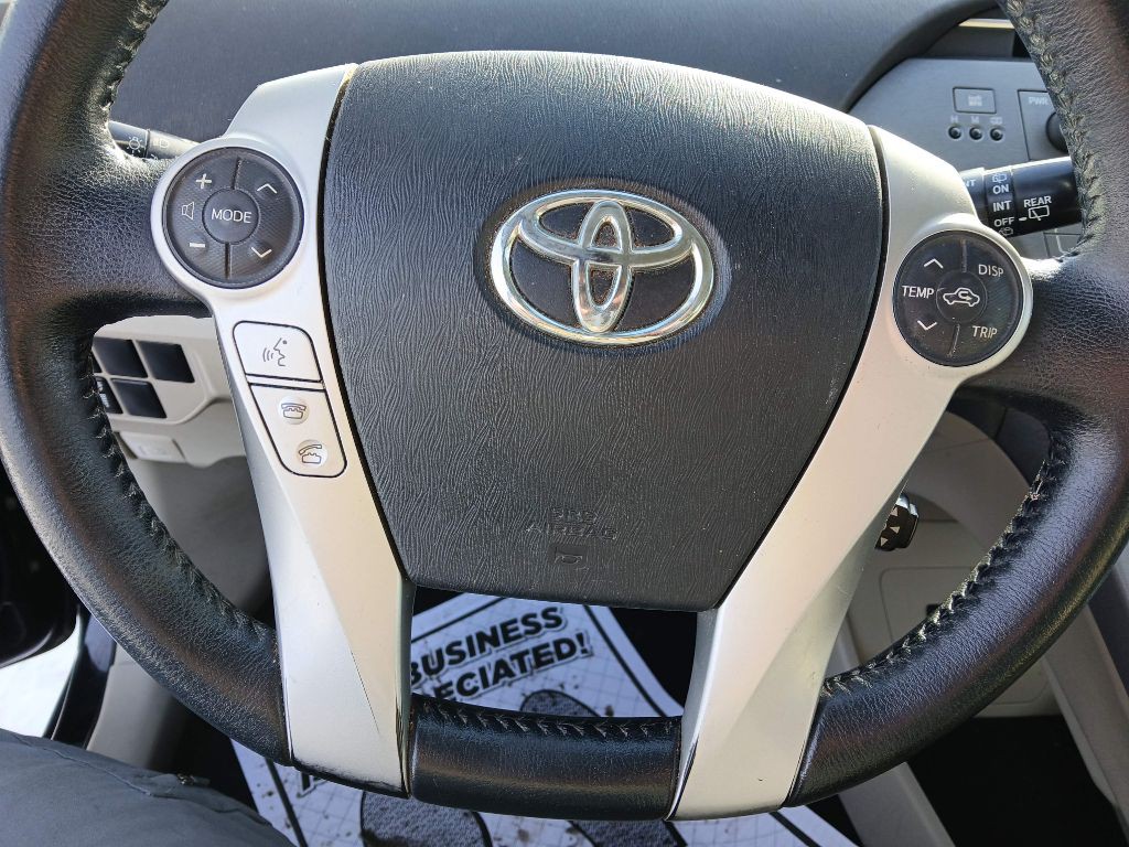 2013 Toyota Prius Image 14