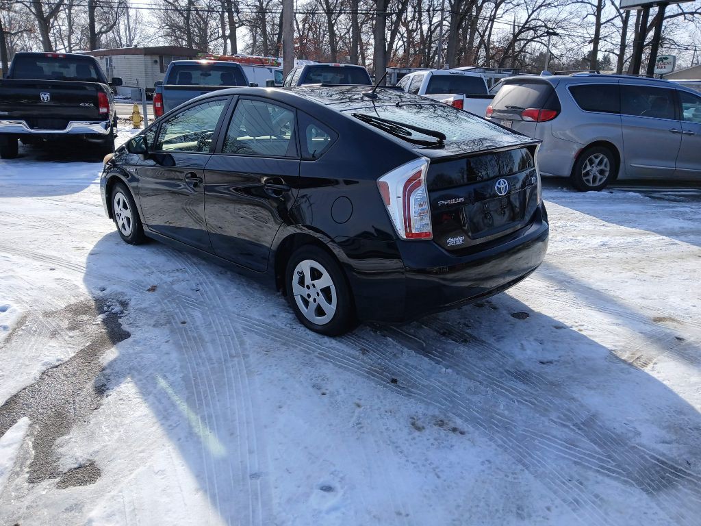 2013 Toyota Prius Image 2