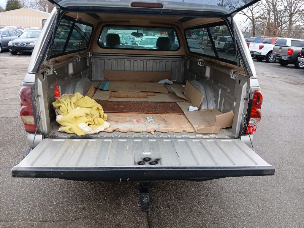 2004 Chevrolet Silverado 1500 Image 11