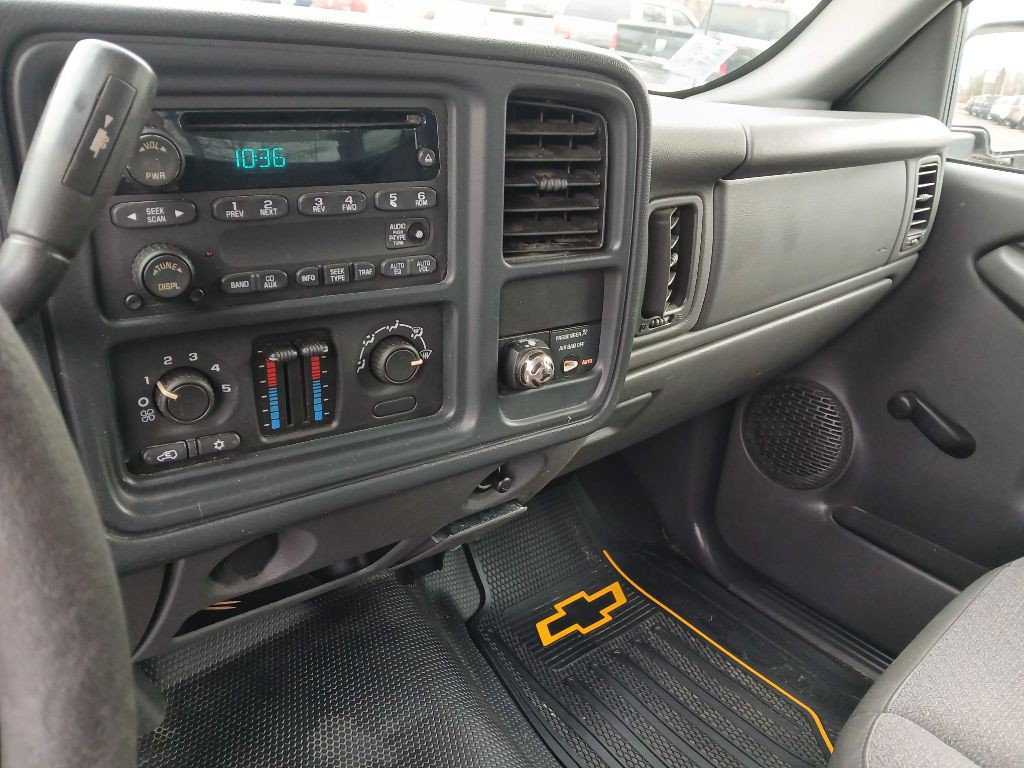 2004 Chevrolet Silverado 1500 Image 12