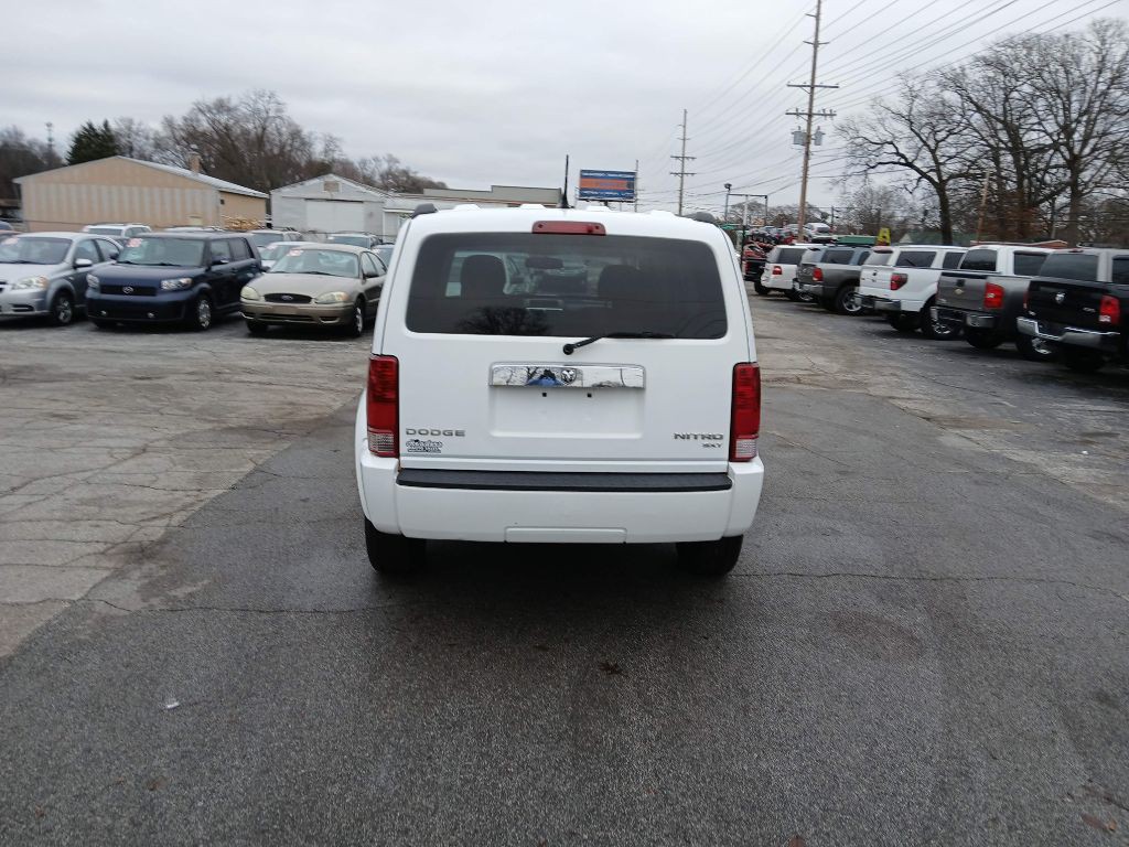 2011 Dodge Nitro Image 2