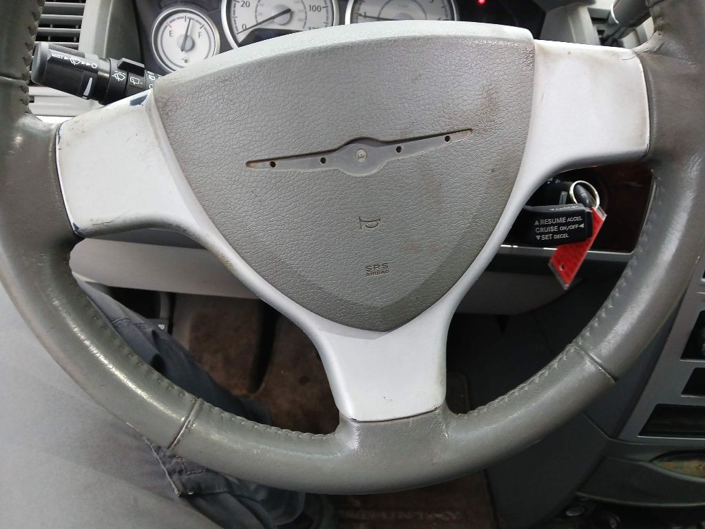 2010 Chrysler Town & Country Image 14