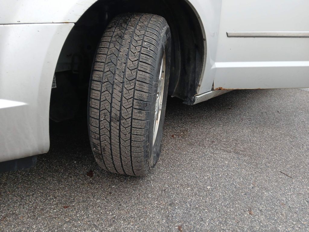 2010 Chrysler Town & Country Image 18