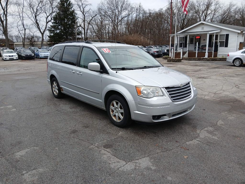 2010 Chrysler Town & Country Image 7