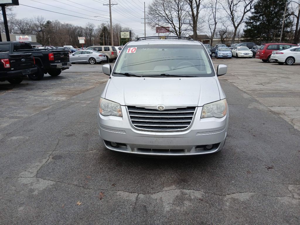 2010 Chrysler Town & Country Image 8