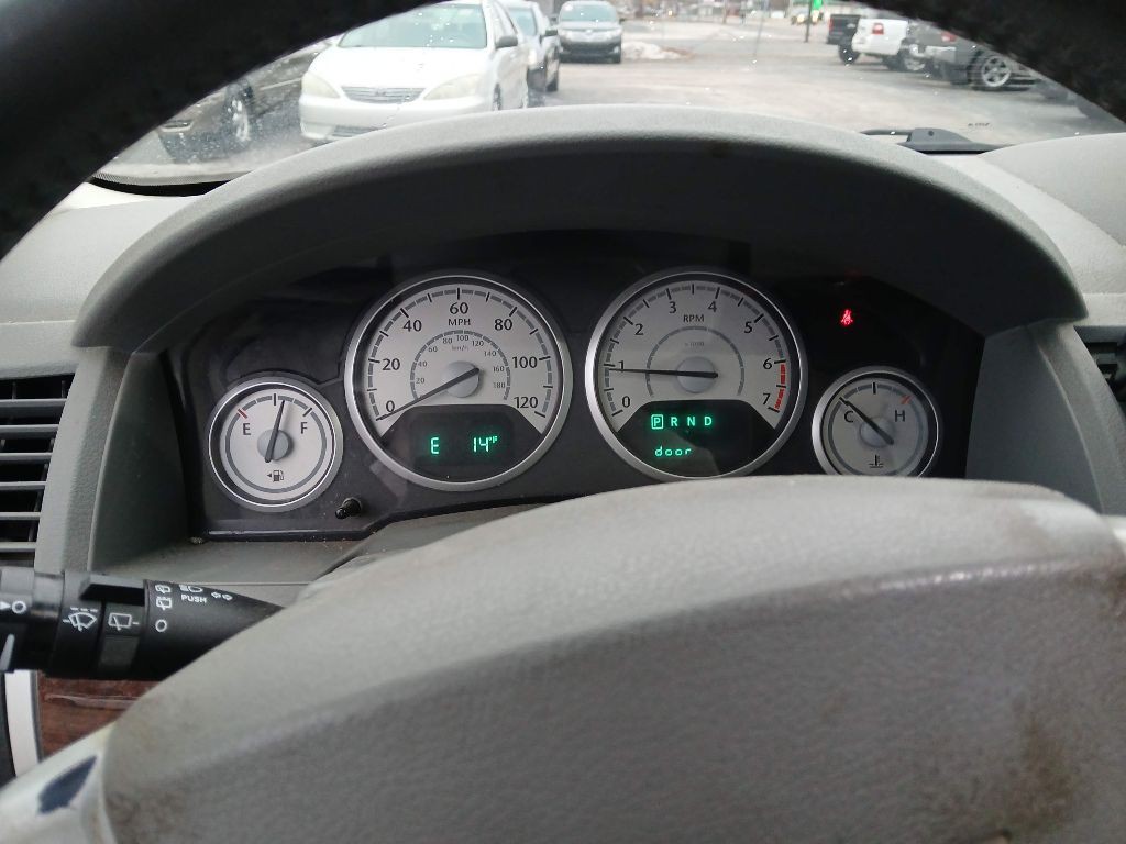 2010 Chrysler Town & Country Image 15