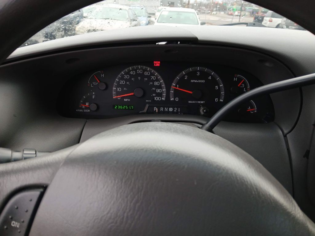 1999 Ford Expedition Image 16