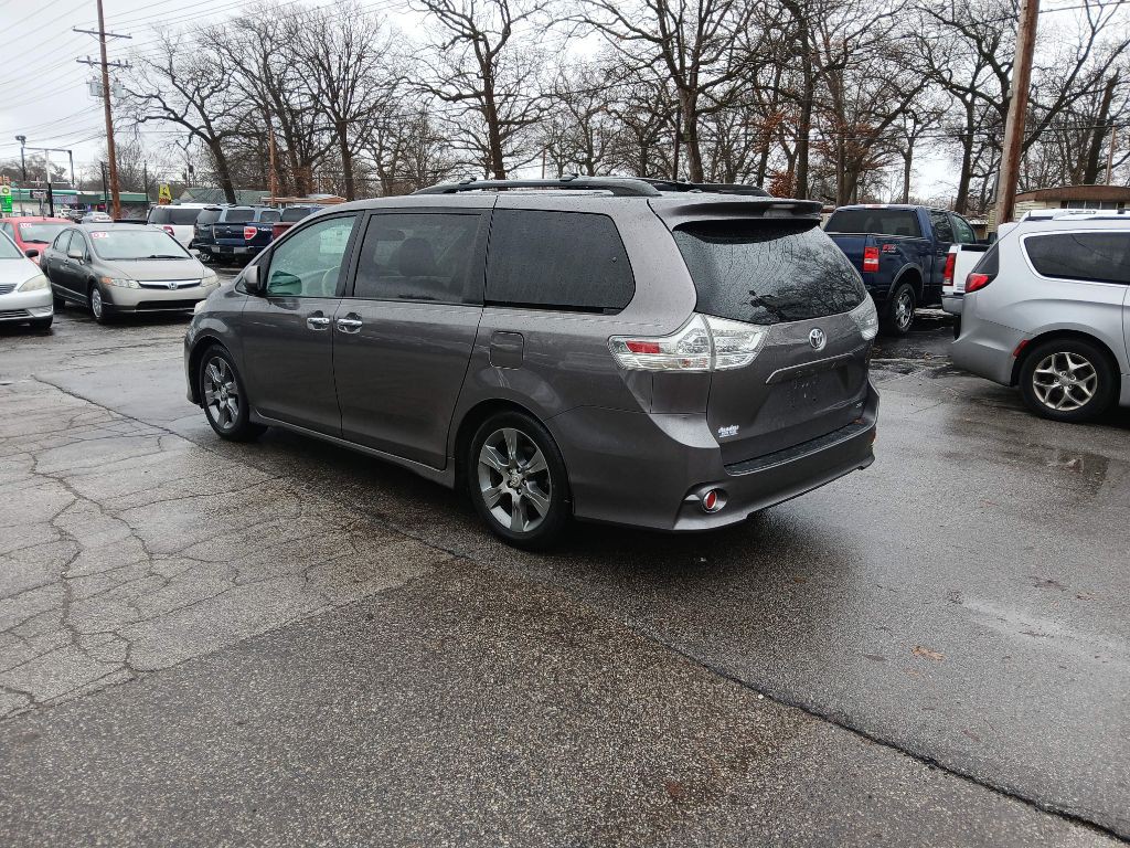 2014 Toyota Sienna Image 5