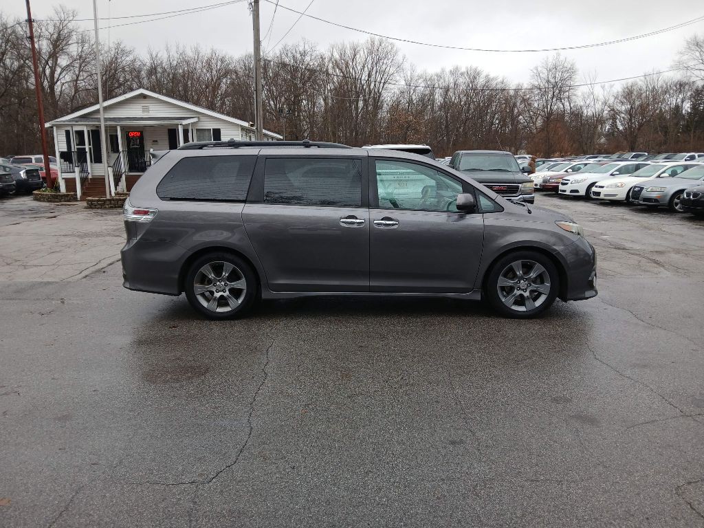 2014 Toyota Sienna Image 6